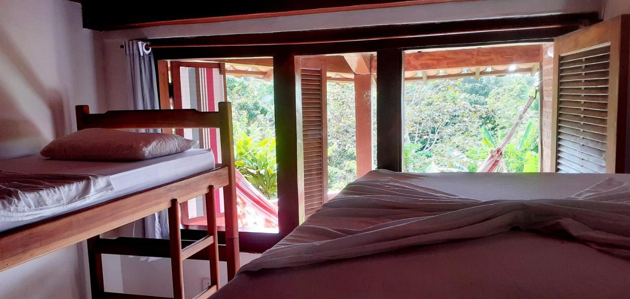 Novos Baianos Hostel E Pousada بورتو سيغورو المظهر الخارجي الصورة A room at the hostel