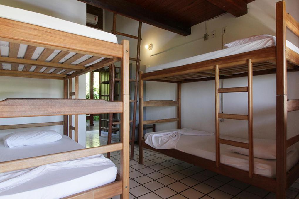 Novos Baianos Hostel E Pousada بورتو سيغورو المظهر الخارجي الصورة Hostel beds