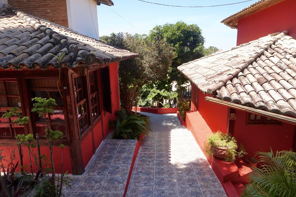 Novos Baianos Hostel E Pousada بورتو سيغورو المظهر الخارجي الصورة A street in the village