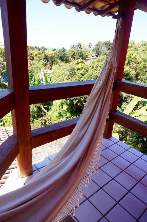 Novos Baianos Hostel E Pousada بورتو سيغورو المظهر الخارجي الصورة A hammock hanging from a balcony