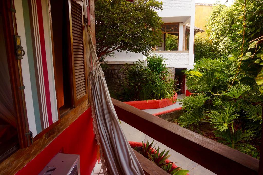 Novos Baianos Hostel E Pousada بورتو سيغورو المظهر الخارجي الصورة A hammock in a hotel in Tulum, Mexico